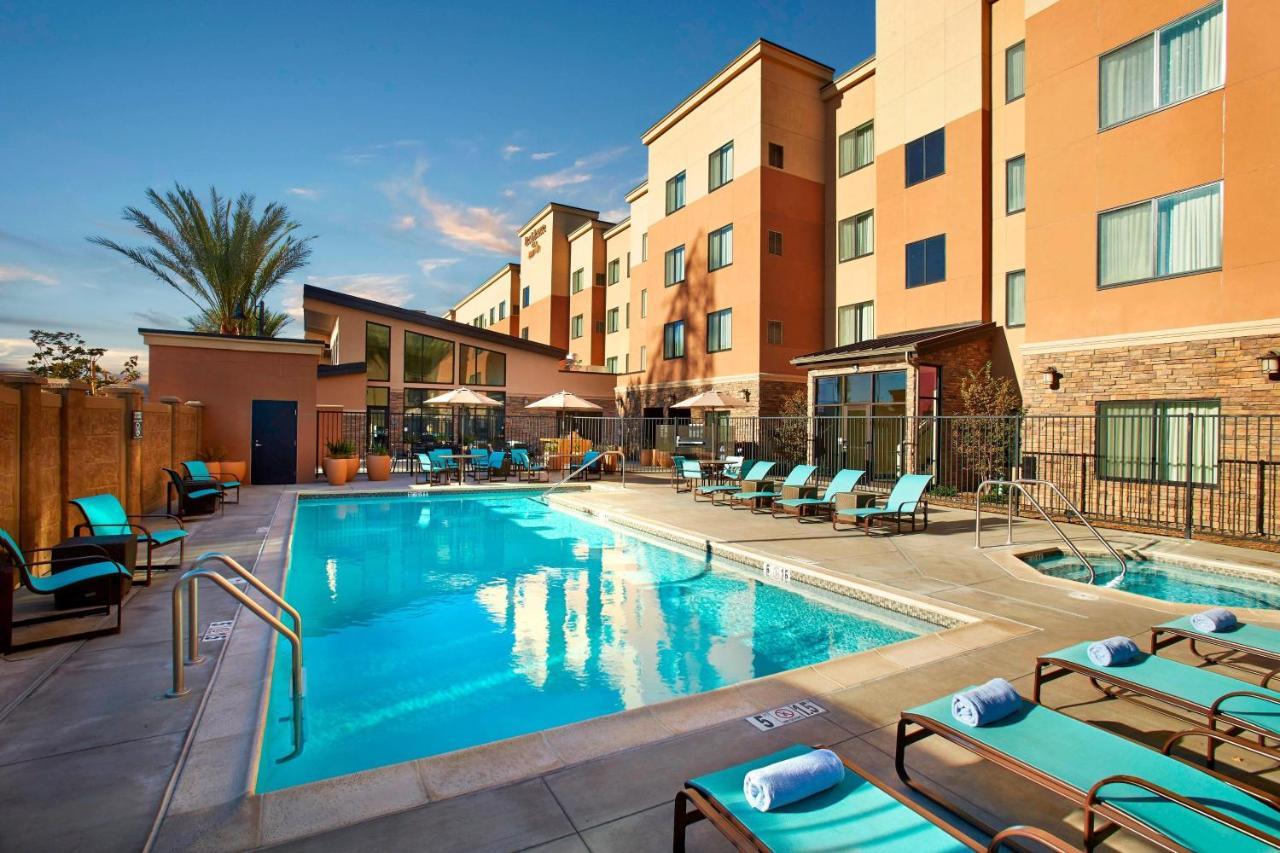 Hotel By Marriott Angeles Redondo