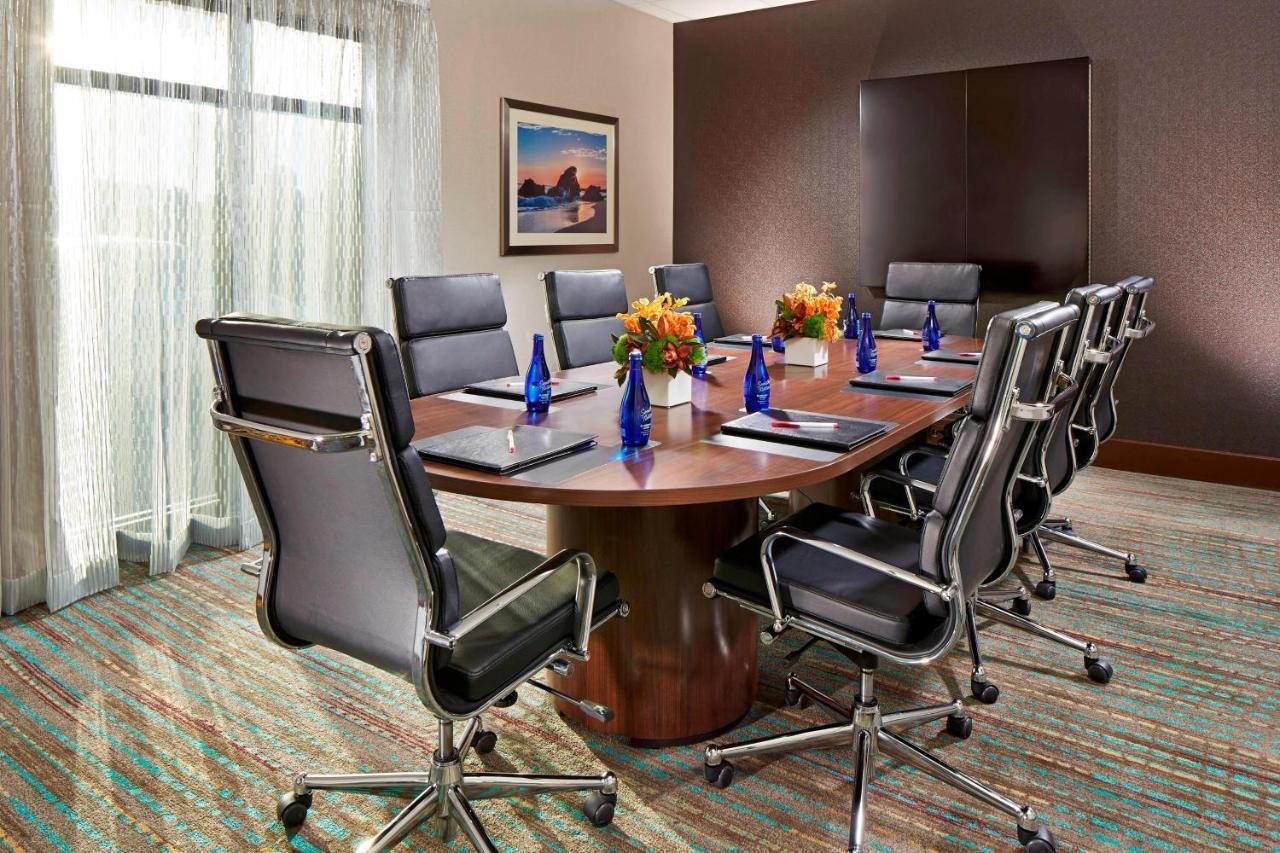 By Marriott Angeles Redondo