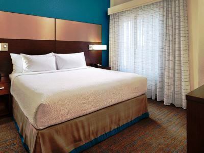 By Marriott Angeles Redondo Hotel