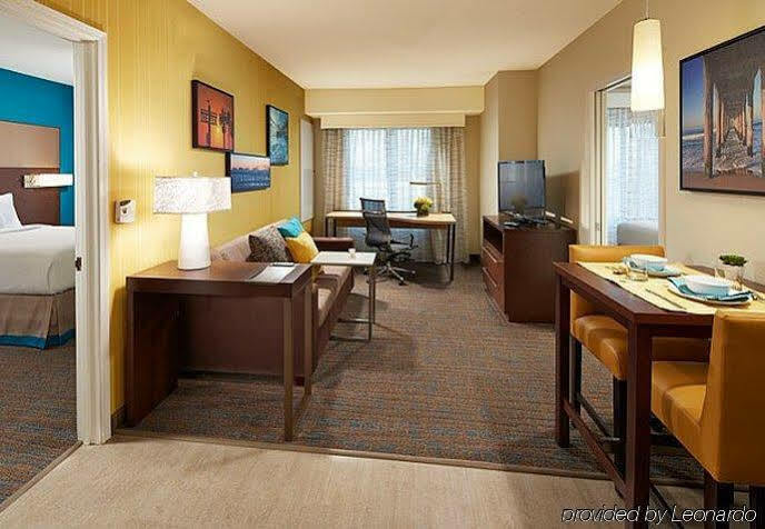 By Marriott Angeles Redondo Hotel